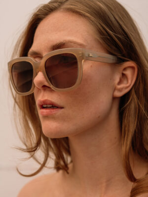 Ikki Fashion - Zonnebril Holly Transparent Taupe/ Gradient Brown